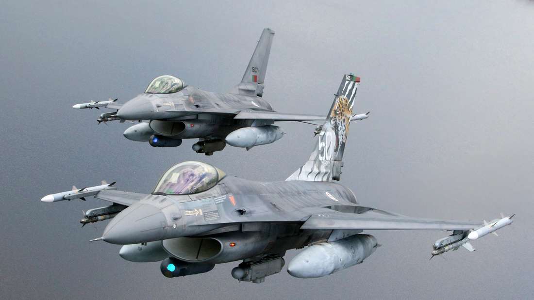 Die F-16 wurde in den 1970er Jahren als wendiger, vergleichsweise kostengünstiger und vielfältig einsetzbarer Kampfjet. 