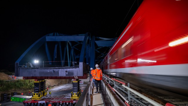 Upper Franconia: The new railway bridge will be built next to an existing one, over which trains are already rushing - including on the Munich-Berlin route.