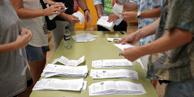 37.5 million Spanish voters were called to the polls on Sunday July 23 for the legislative elections.