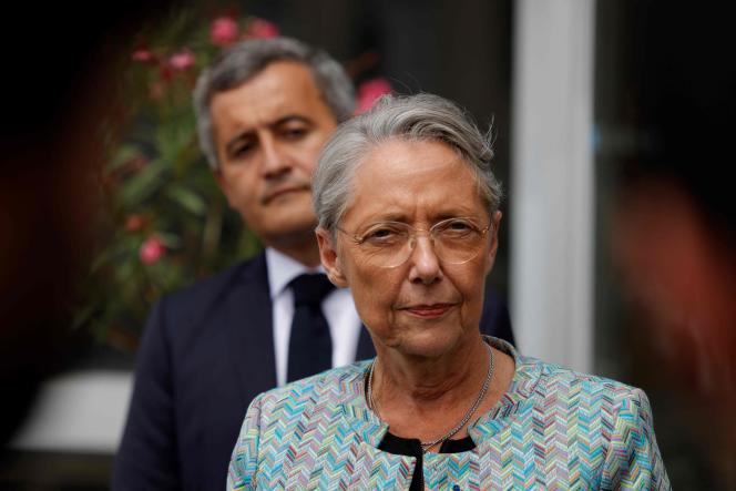 The Prime Minister, Elisabeth Borne, in front of the Minister of the Interior, Gérald Darmanin, on July 17, 2023 in Coubert (Seine-et-Marne).