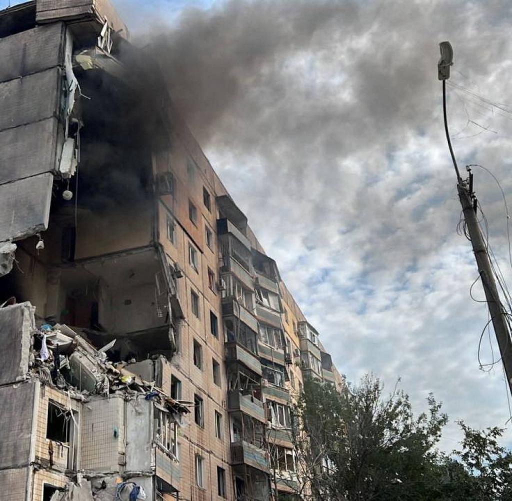 Das neunstöckige Gebäude in Kryvyi Rih nach dem Raketenangriff