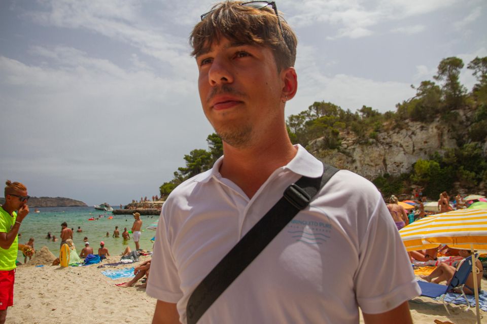 Beach bar staff Oscar in Mallorca