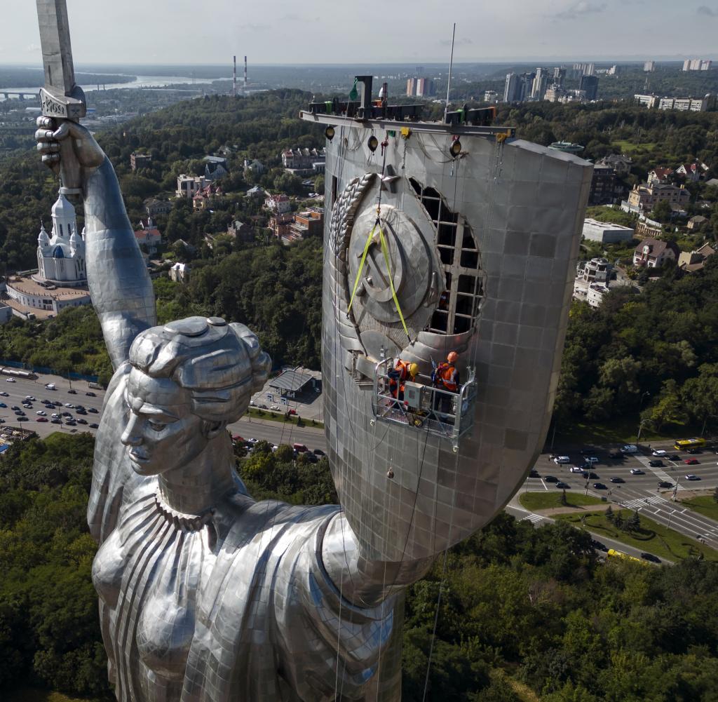 Die Frauenfigur mit Schild und Schwert ist die höchste Statue Europas sowie knapp 16 Meter höher als die Freiheitsstatue in New York