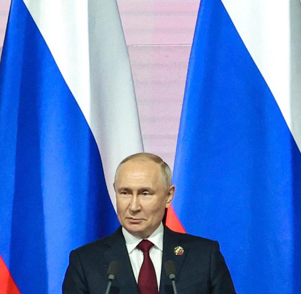 Wladimir Putin bei der Begrüßung der Delegationsleiter des Russland-Afrika-Gipfels