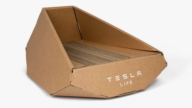 Favorites of the week: Carrying capacity: 15 kilos.  Runs at Tesla.