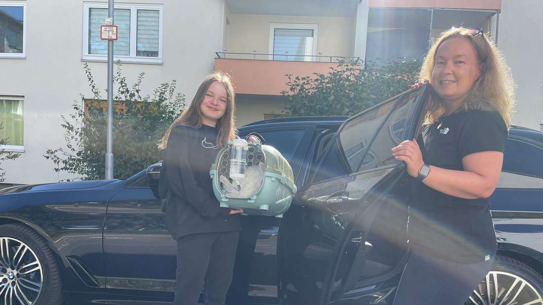 Auch Sabine Lubner (links) und ihre Tochter Kiara wohnen in der Sperrzone. „Wir fahren für den Tag zu meinem Bruder nach Vellmar, der uns Asyl gewährt hat“, sagt Sabine Lubner. Mit dabei: Kaninchen Mio. 