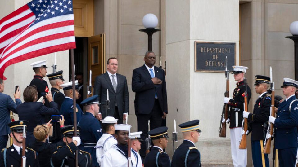 Defense Minister Boris Pistorius is received at the Pentagon by his American counterpart Lloyd Austin