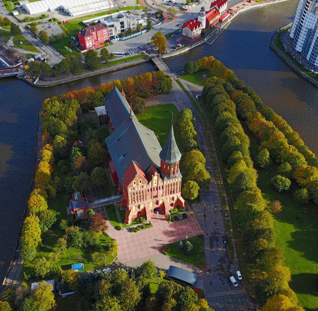 +honorarpflichtig+++ Aerial cityscape of Kaliningrad, Russia. Gothic cathedral in Kaliningrad city, formerly Koenigsberg, Germany. Beautiful view of Kant Island. The center of city in autumn. Birds eye panorama