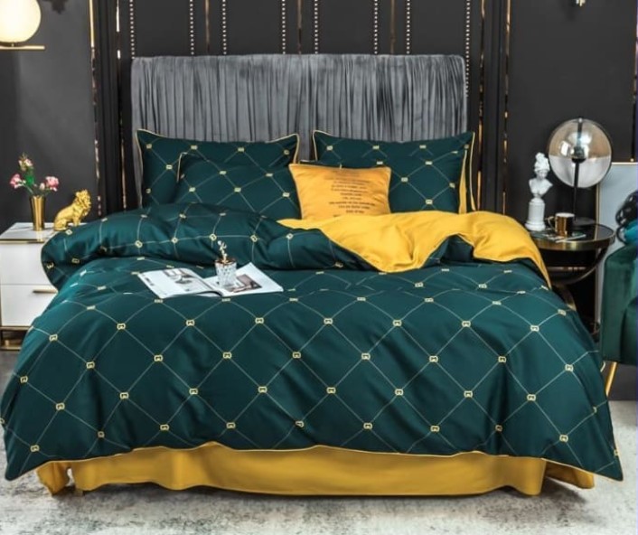 Duvet Cover With Pattern In Teal And Yellow On The Back 