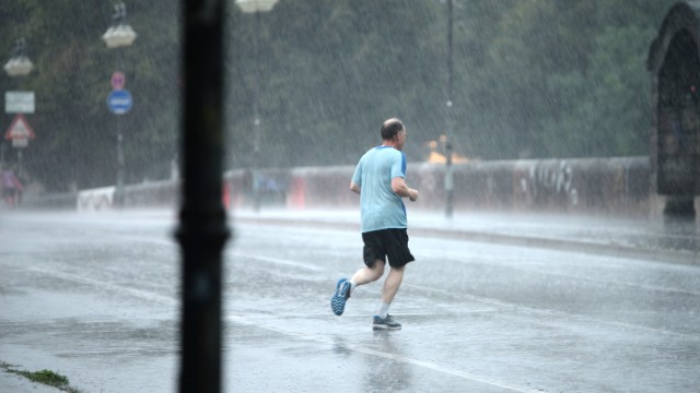 Storms in Bavaria: only the bravest - and water-resistant - dare to go jogging in this weather.