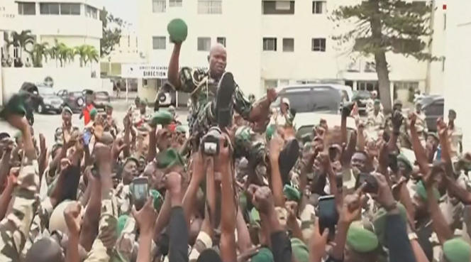 Image taken from a video broadcast on the Gabon 24 television channel, showing General Brice Oligui Nguema, carried in triumph by men of the Republican Guard, on August 30, 2023, in Libreville.