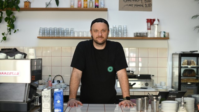Café Kyso: Maksim Dubilej runs the shop with his friend and business partner Patrick Schmid.