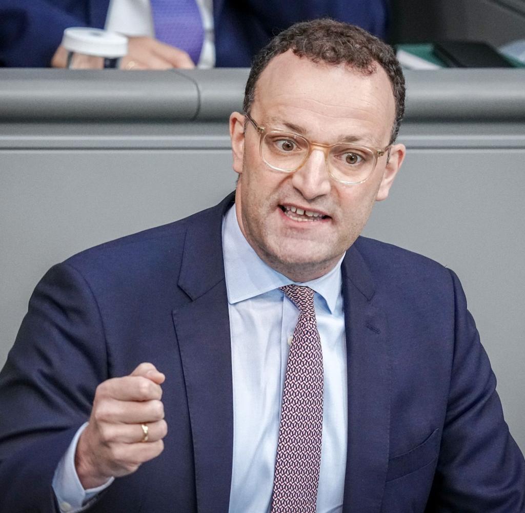 Union parliamentary group leader Jens Spahn is in favor of lower taxes and duties.