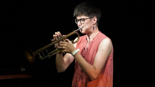 Jazz-Festival: Die britische Trompeterin Laura Jurd ist der heimliche Star in Schwaz.