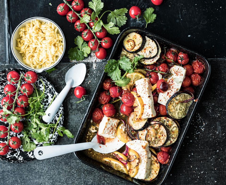 Oven cheese with tomatoes, aubergines and lemons