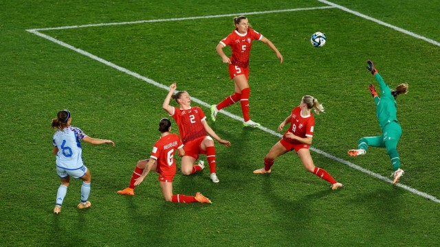 Spain's Bonmatí at the World Cup: One against all: Aitana Bonmati scores the third goal for Spain.  They cannot stop five Swiss women.