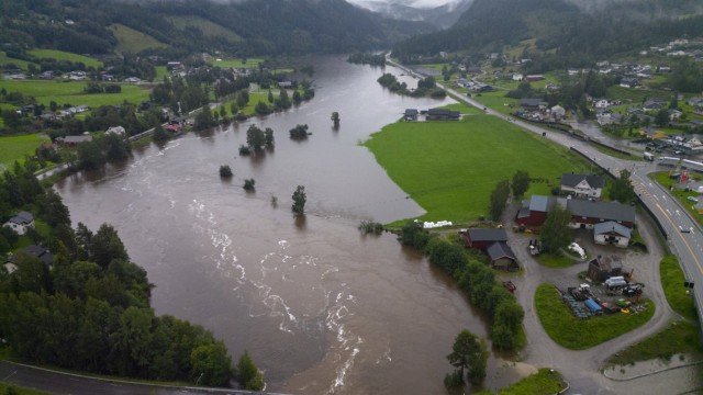 Severe weather: storm depression causes flooding near Oslo.