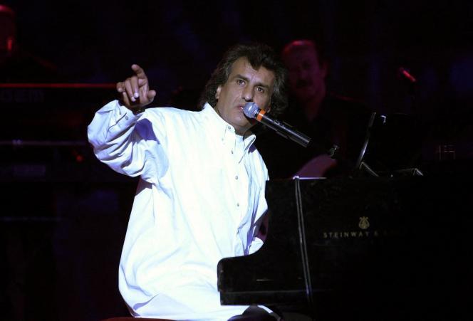 The Italian singer and composer Toto Cutugno, on the occasion of the 38th international festival of Cartagena, at the Roman theater in Tunis, July 26, 2002.  