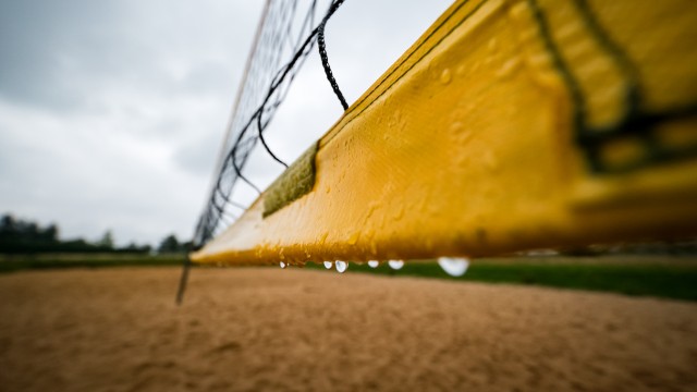 Holidays in the rain: Fancy beach volleyball?  Not in this weather.