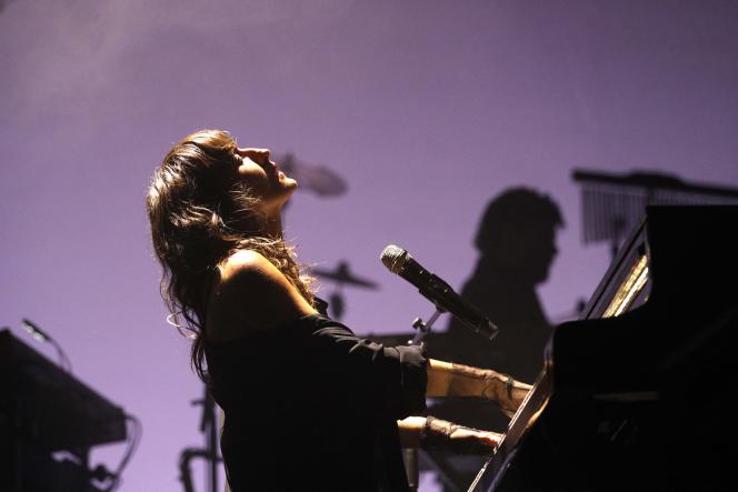 Juliette Armanet during a concert at the Aio Festival, in Ajaccio, July 31, 2023.