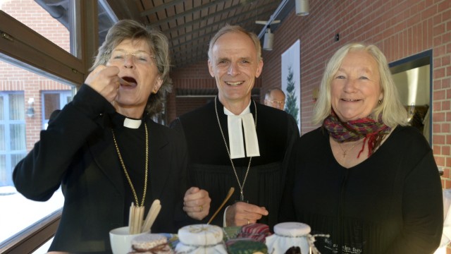 Charity Project: The Start of "Mammalade" in 2017 with the patron, the then regional bishop Susanne Breit-Keßler (left), Pastor Mathis Steinbauer and Helene Nestler.