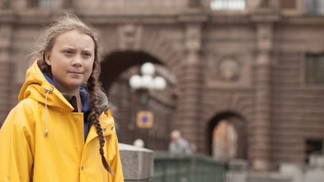 Herbstprogramm der Offenen Akademie der VHS startet: In seinem dokumentarischen Porträt "I am Greta" (Schweden 2020) erzählt Nathan Grossmann die Geschichte der jungen Klimaaktivistin Greta Thunberg auf ihrem Weg zur Berühmtheit mit globalem Einfluss.