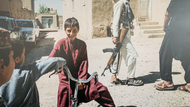 Herbstprogramm der Offenen Akademie der VHS startet: Wie sieht das Leben der Menschen in Afghanistan nach der Machtübernahme der Taliban aus? Die Fotografin Alea Horst stellt Bilder wie dieses in ihrer Ausstellung im Stadtteilzentrum Moosach vor.