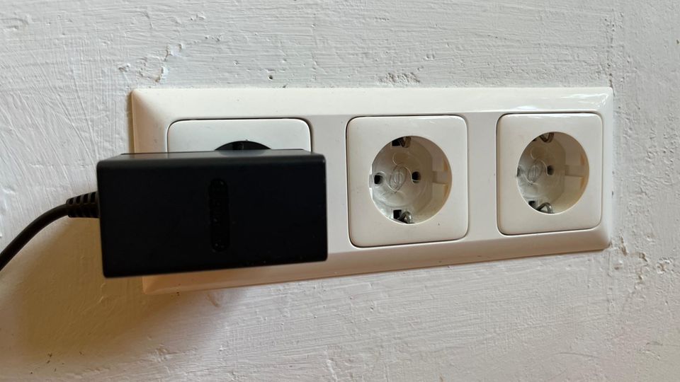 Child lock socket: Two sockets protected by a child lock