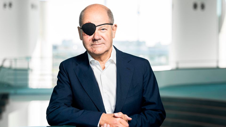Chancellor Olaf Scholz (SPD) with an eye patch, which he is wearing due to a sports injury