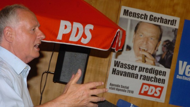 SPD: And so in the bad ones: Oskar Lafontaine in July 2005, then the WASG's top candidate, giving a speech to delegates at the PDS state party conference in Saarbrücken.