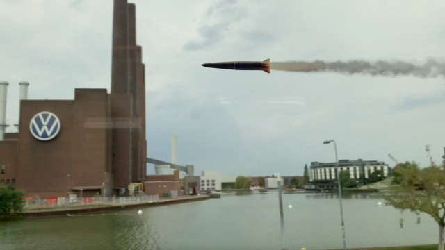Celebrity tips for Munich and Bavaria: Rockets approaching the VW factory in Wolfsburg?  The Instagram project by "Russian Rocket" by Zhanna Kadyrova makes it seem possible.