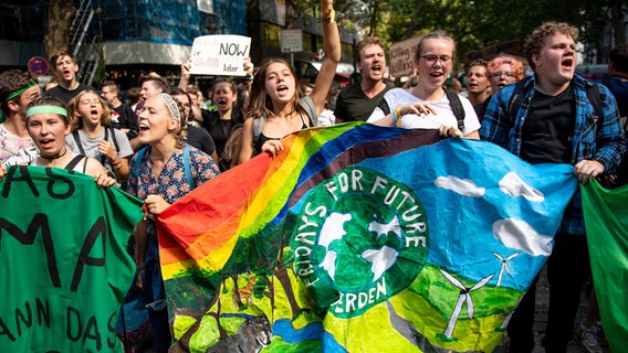 Demonstrators from the Fridays for Future movement protest.  © picture alliance/dpa |  Marius Becker Photo: Marius Becker