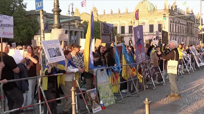 Protest against Anna Netrebko's performance