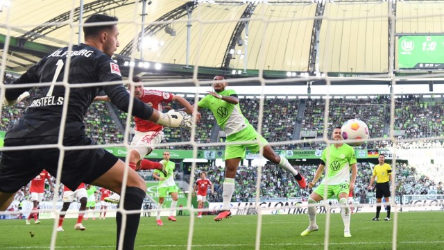 4th matchday of the Bundesliga: Him again: Robin Gosens heads the game 1-1 for Union in Wolfsburg.
