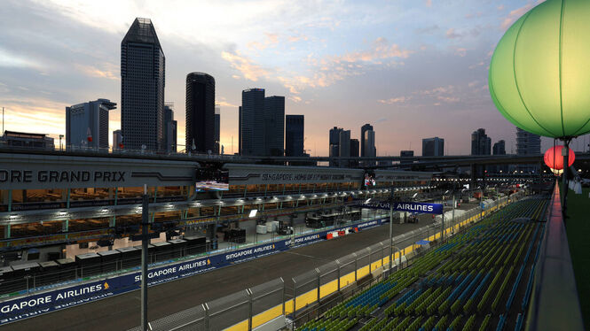 Formula 1 between skyscrapers awaits TV viewers when the 2023 F1 race is broadcast from Singapore.