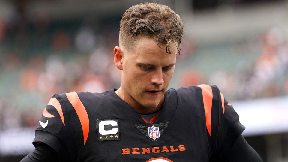 Joe Burrow and the Cincinnati Bengals also lost the second game of the season in the NFL.  Burrows was injured again in the final quarter.