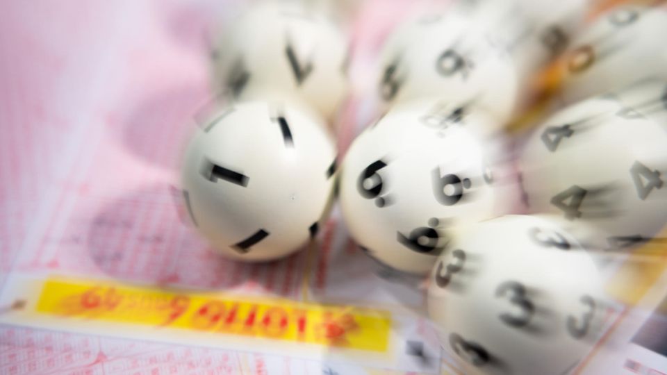 People with these first names win the lottery most often