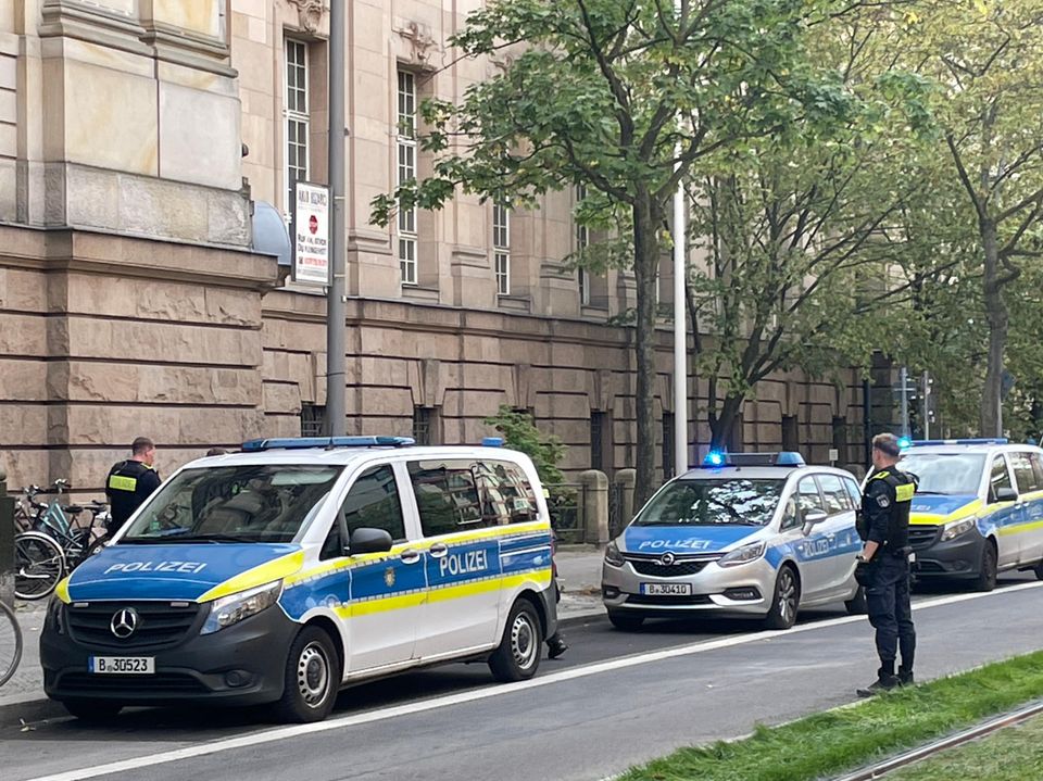 Police cars in court