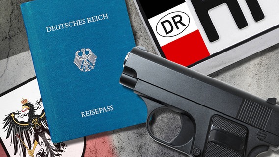 A Reich citizen's passport lies next to a weapon and a license plate.  © picture alliance |  Christian Ohde Photo: Christian Ohde