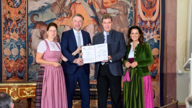 Agriculture: One "Future contract for agriculture in Bavaria" State farmer Christine Singer, farmer president Günther Felßner, Prime Minister Markus Söder and Agriculture Minister Michaela Kaniber have now signed.