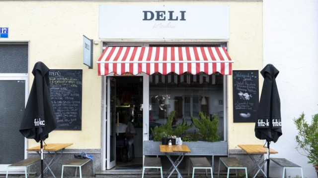 Deli Kitchen daytime café: This is also a good place to sit outside.