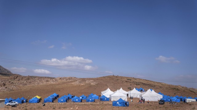 Consequences of the earthquake: In some places there are already tents for people who were made homeless by the earthquake - for example near the city of Douzrou.