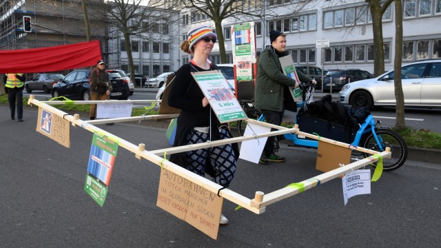 Protests against IAA: With "walkers" (here at a demo in Saarbrücken) climate protectors want to go for a walk on the streets of Munich.
