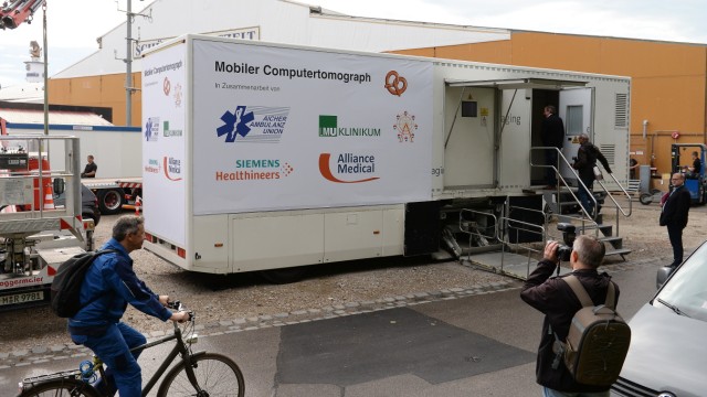 Medical service at the Oktoberfest: Quick diagnosis of head injuries: The mobile computer tomograph helps to relieve the burden on hospitals and emergency centers.