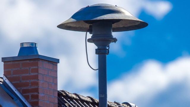 Nationwide warning day: A siren on a roof