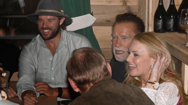 Celebrities at Oktoberfest: Arnold Schwarzenegger (center) with son Christopher (left) and Heather Milligan in the Marstall tent.