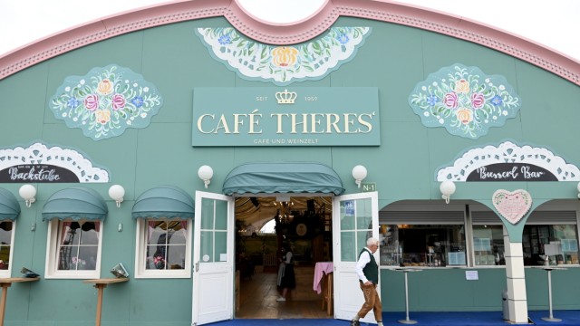 Café Theres at the Oktoberfest: The Café Theres used to be called "Moor's head".