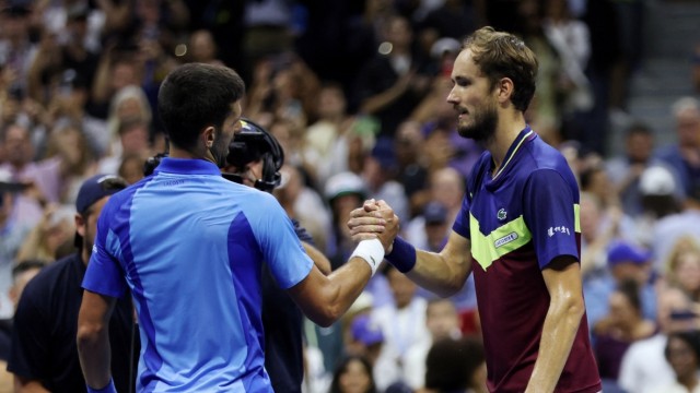 Grand Slam tournament: Handshake after the match: Novak Djokovic and Daniil Medvedev after the game that lasted more than three hours.