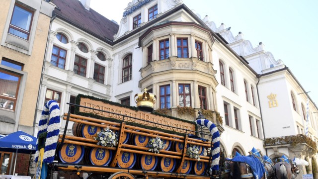 Breakfast: Between tradition and tourist madness: the Munich Hofbräuhaus.