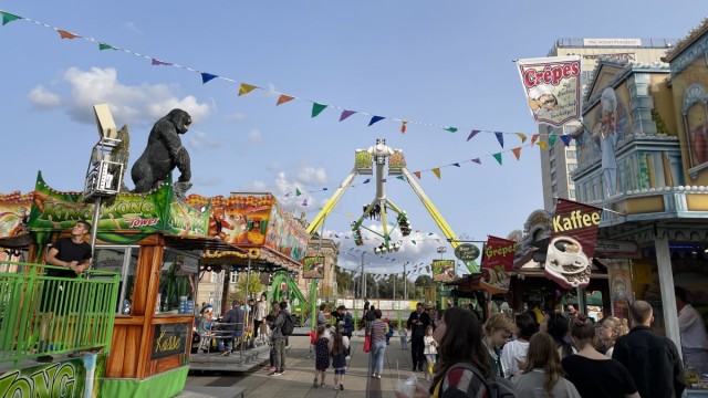 Oktoberfest in Berlin-Brandenburg: There are rides and stalls at the Oktoberfest in Potsdam.  But you won't find any tents or traditional costumes here.